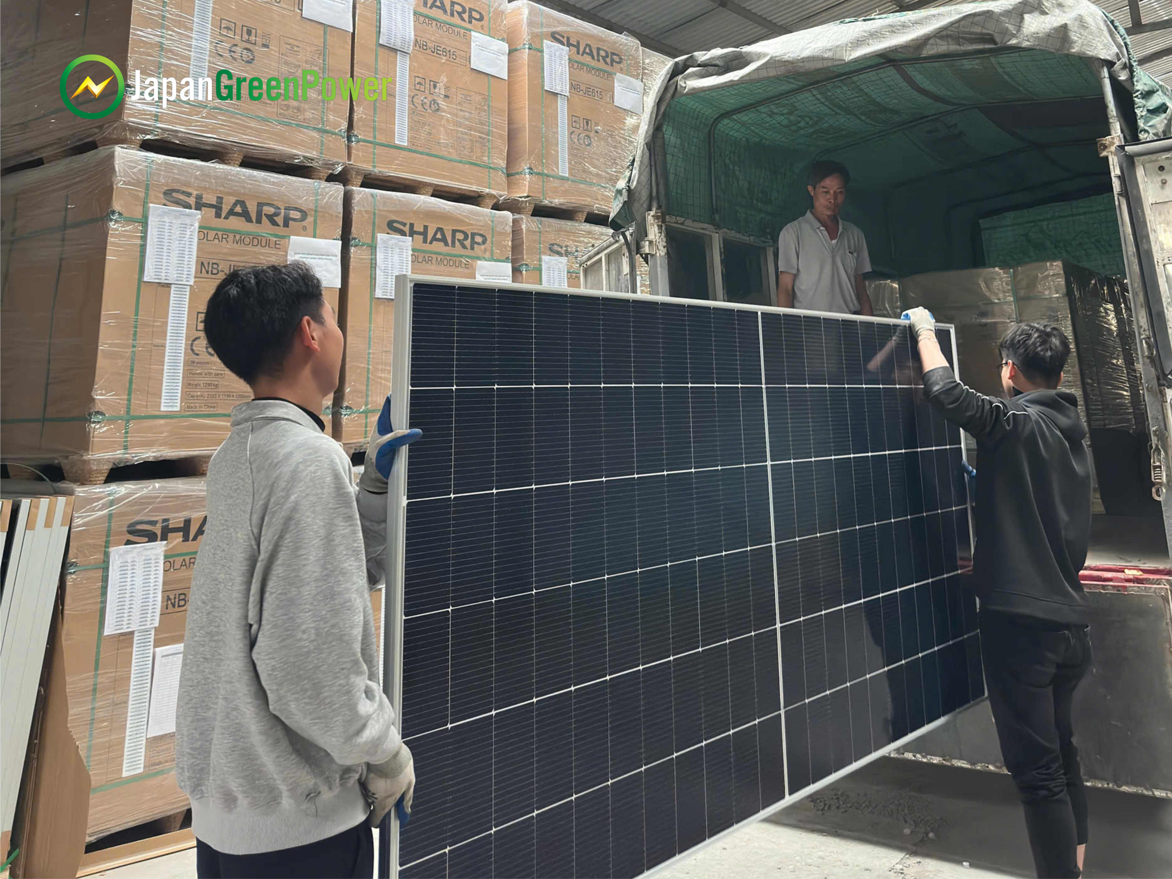 Mua pin mặt trời về tự lắp được không? Check ngay điều này trước khi làm